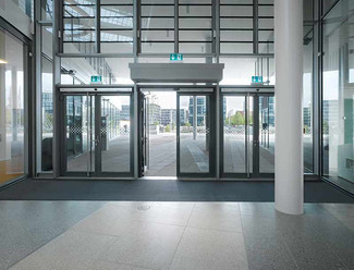 Drehtüren und Drehflügeltüren Drehtüren und Drehflügeltüren