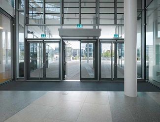 Drehtüren und Drehflügeltüren Drehtüren und Drehflügeltüren